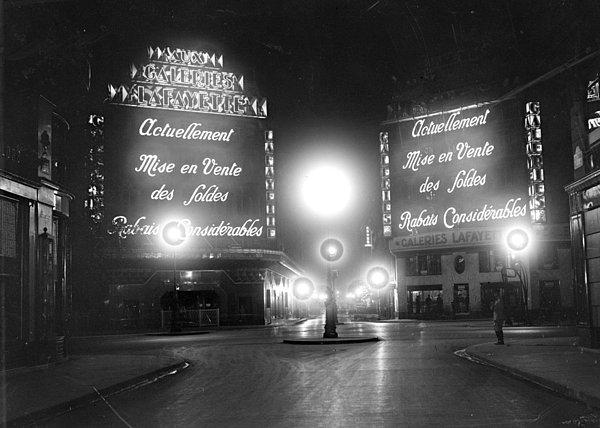 14. 1929 yılı Paris'inde bir gece yarısı.
