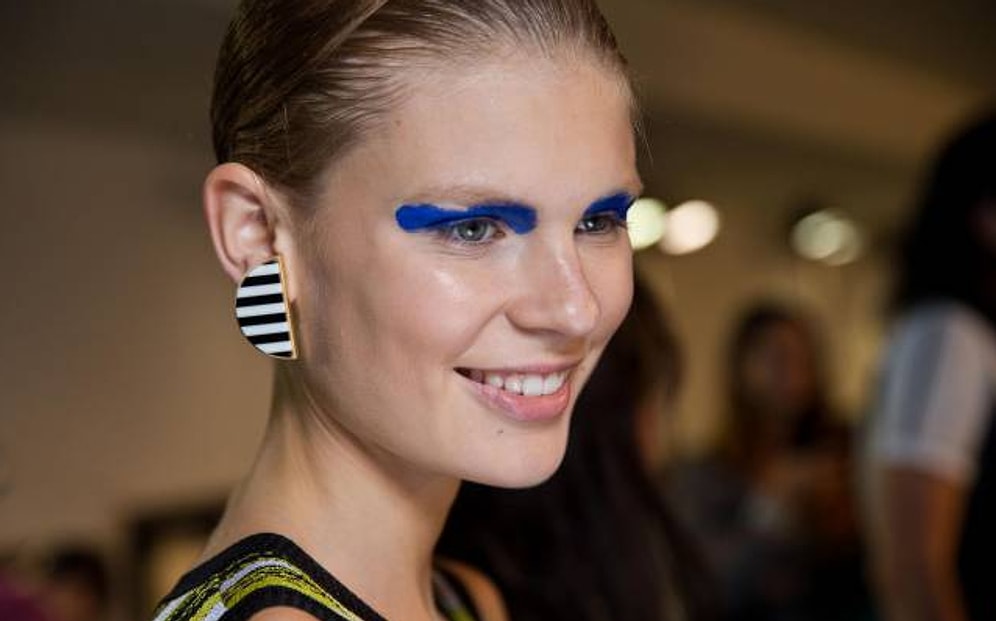 Sezonun Farklı Trendi: Mavi Vurgulu Gözler