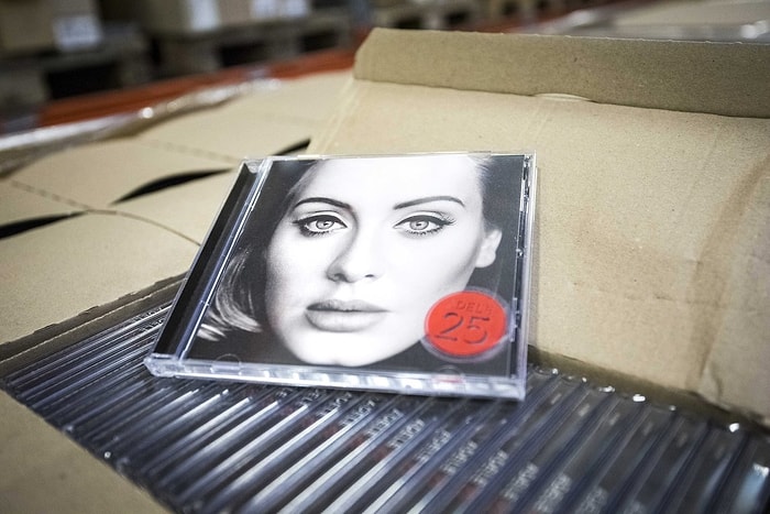 Herkes Bunu Konuşuyor: Adele'in Yeni Albümü '25' Yayınlandı