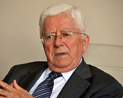 Bilinen ve Tanınan İsim: Kahraman | Tarhan Erdem | Radikal