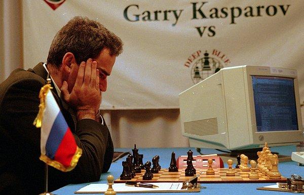 Garry Kasparov ile IBM Deep Blue arasındaki satranç maçı gibi olaylara da ACM sponsor oluyor.