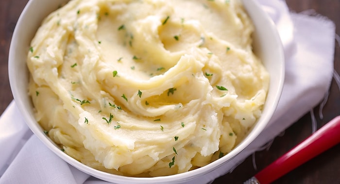 Tabakta Bir Lokmasının Bile Kalmasına Kıyamayacağınız 14 Değişik Patates Püresi