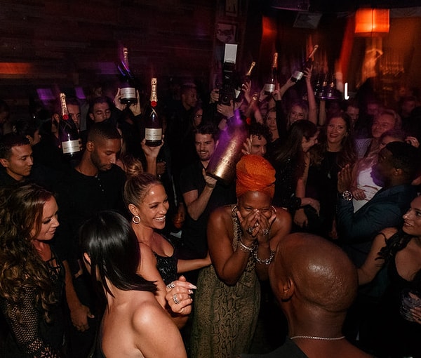 Думаю, каждый пожелал бы оказаться на этой вечеринке с Джей Ло.