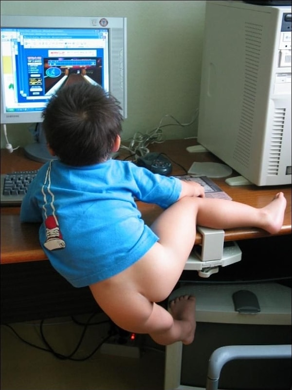 21. Им не стыдно, если их застают без штанов.