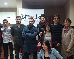 Türkiye'de İşaret Dili ile Oynanan Çocuk Oyunundan 8 Kare ve Bilgi
