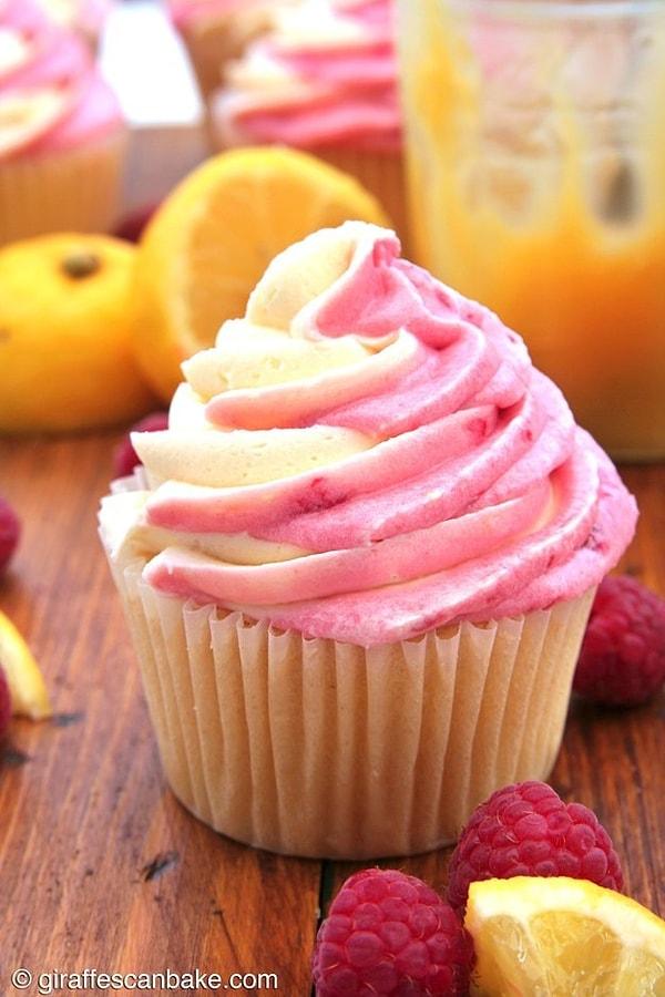 2. Limon ve ahududu ile yazı bir cupcake'e sığdırmak mümkün!