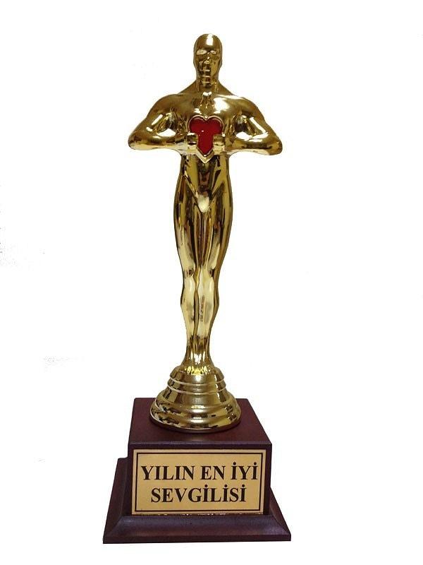 4-    Yılın En İyi Sevgilisi Oscarı