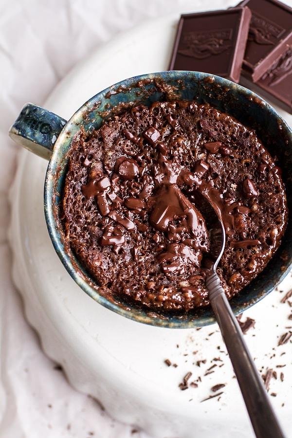 2. Bol bol çikolata olan bir kupa keke kimse hayır diyemez!