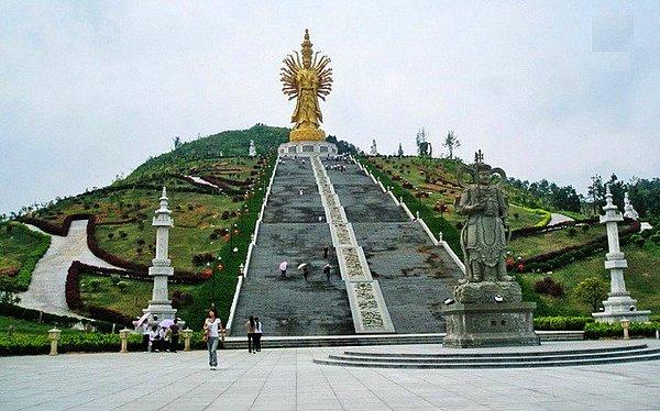 7. Guishan Guanyin Of The Thousand Hands And Eyes (Çin)  – 99 m