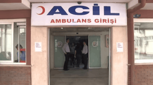Sağlık konusunda hiçbir bilgisi olmayan B.D. aylarca süren staj macerasında acil servise gelen hastalara damar yolu açıp, kalp masajı bile yapmış 😮