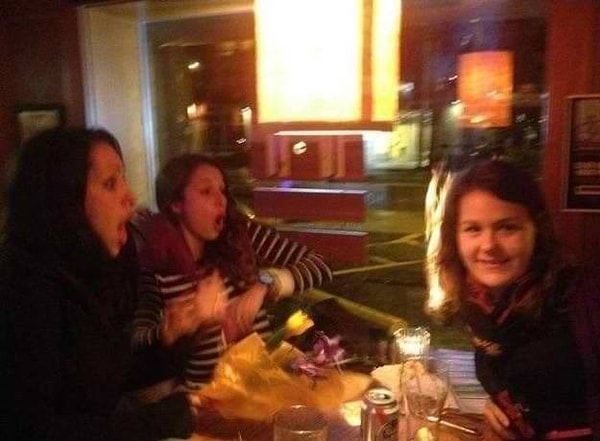 16. Девчонки буквально восприняли фразу «зажечь на вечеринке».