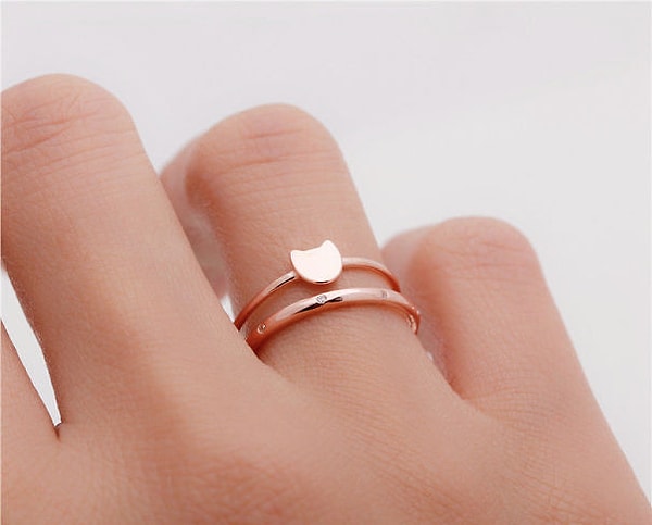 12. Кольцо с миниатюрной кошачьей мордочкой