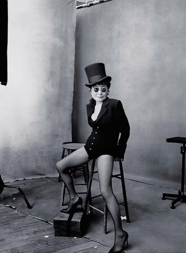 13. Ve Yoko Ono