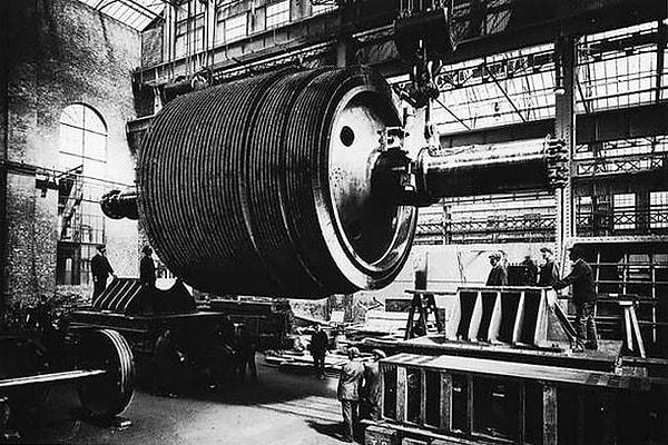 15. Fakat, 1910 yılında gemi inşa sanayiinde bir proje için harcanan her 100,000 İngiliz Sterlini için, bir işçinin ölümü normal kabul edilirdi.