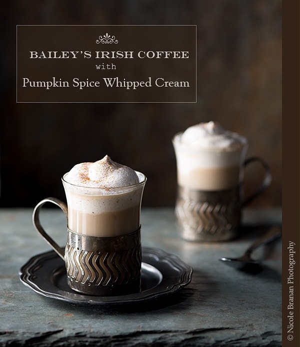4. Ирландский кофе со взбитым кремом «Бейлис» и тыквенной специей