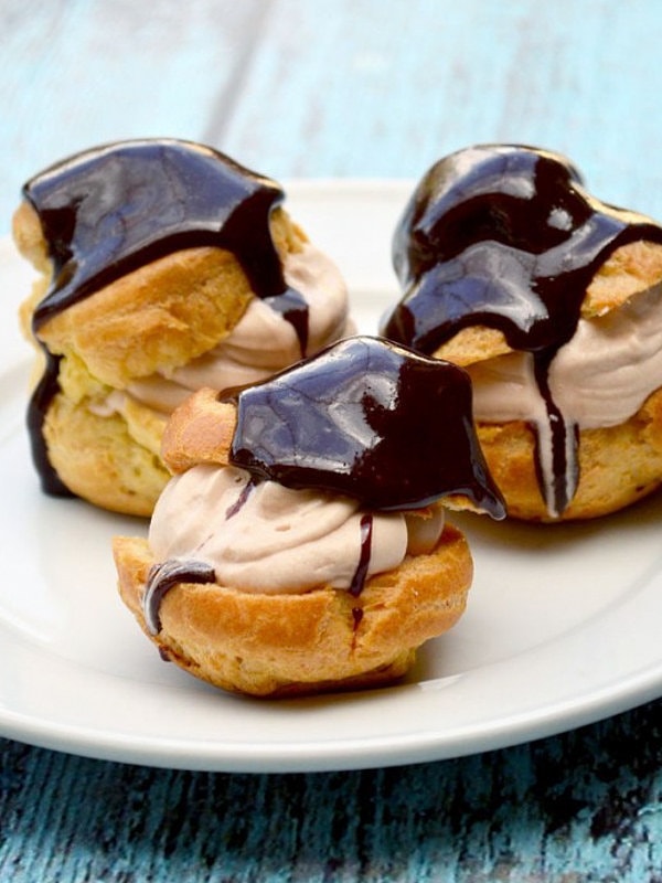 7. Профитроли с ирландским кремом-ликером