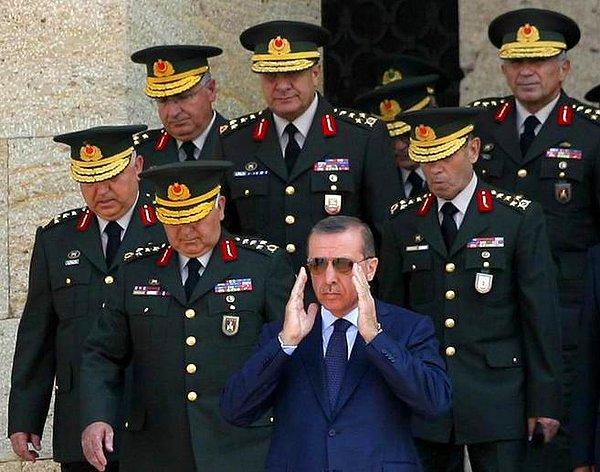 'Erdoğan'ın ordunun şantajına boyun eğmeme cesaretini gösterdiği kabul edilmeli'