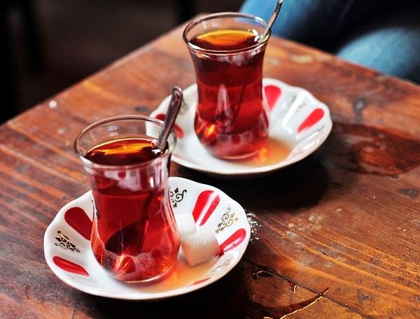 6. Çoğu Türk günde on bardak ve üzeri çay içer.