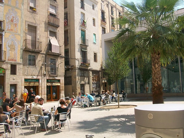 11. Абсолютно непринужденная и расслабленная атмосфера покоряет всех приезжих без исключения. Здесь никто никуда не торопится...