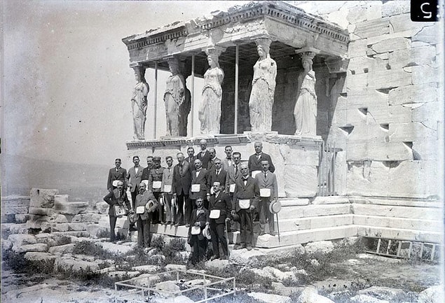 10. Üstelik manifesto, sadece donanma içinde değil, Atina’da da imzalanır.