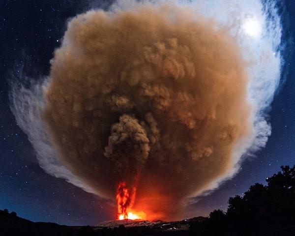 1. Dünyanın en aktif yanardağı olan Etna son iki yıldır sessizdi.