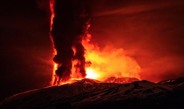 5. Etna, sahip olduğu konumuyla, 900 bin insanın hayatını doğrudan tehdit altına alabiliyor.