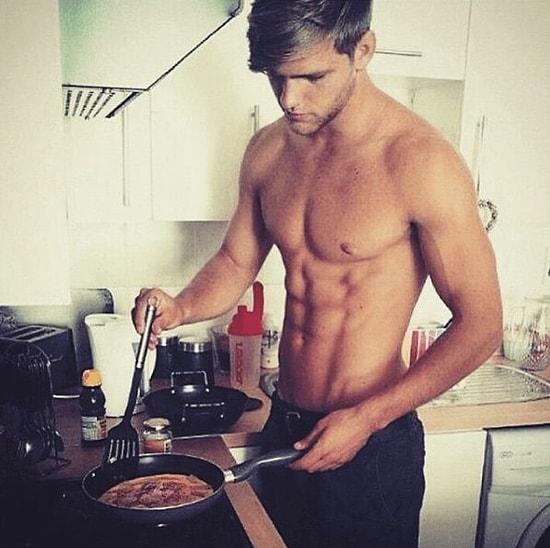 18 Reasons To Be With A Guy That Knows His Way Around The Kitchen