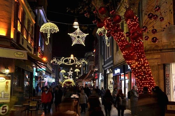 10. Kadıköy’ü bilmeyen İstanbul’un her yerinde eğlenebilir, ama Kadıköy’ün tadını alan ondan başkasında aynı tadı bulamaz.