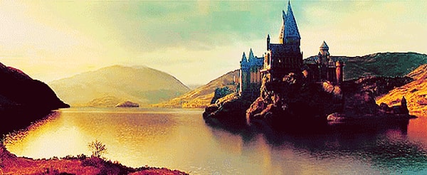 4. Быть одним из учеников школы чародейства и волшебства.