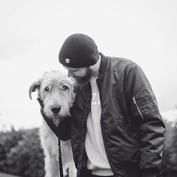 10. Можете быть уверены, что парень способный найти понимание с собакой, которая в принципе не умеет говорить, найдет подход и к вашей персоне!