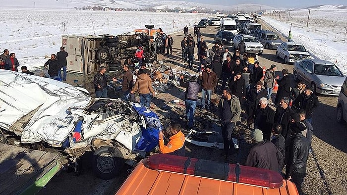 Van'da Trafik Kazası: 11 Ölü, 4 Yaralı