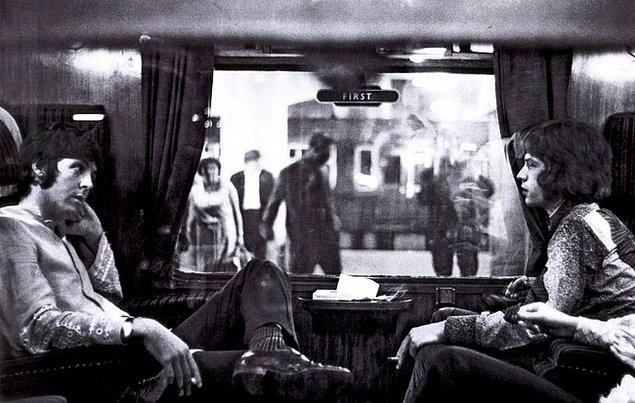 20. Paul McCartney and Mick Jagger at same train, 1967