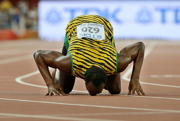 Ямайский легкоатлет Усэйн Болт стал 11-кратным чемпионом мира, завоевав золотую медаль в эстафете на первенстве планеты по легкой атлетике в Пекине 27 августа.