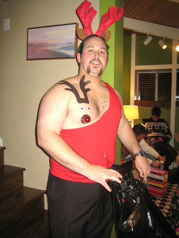 Играть с ними в оленьи игры.