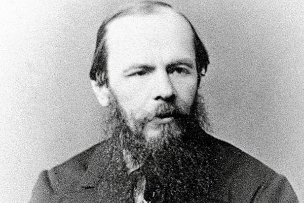 Dostoyevski'nin karakterleri deliliğin sınırlarında dolaşan, insan ruhunun en karanlık, en gizemli yanlarını açığa çıkaran karakterlerdir.
