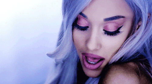 Ariana Grande'nin “Focus'' parçasında ''fuh-fuh-focus on me'' diyen kişi aslında ünlü oyuncu ve müzisyen Jamie Foxx.