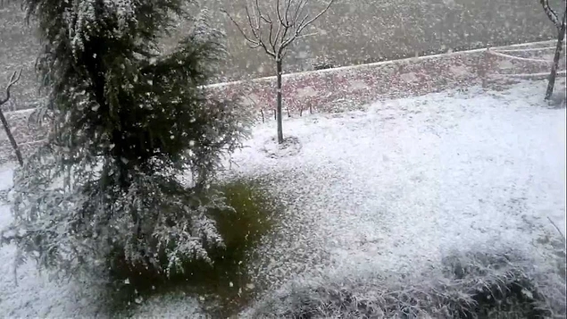 Kar yağarken oluşan sessizlik insana acayip huzur verir.