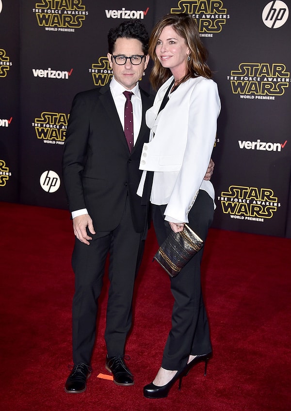 Режиссёр фильма Джей Джей Абрамс и Кэти Макграт.