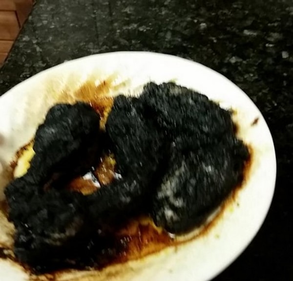 11. Странная персона, поставившая разогреваться куриные крылышки на 10 мин.