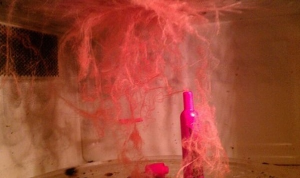 13. Творческая личность, поставившая в микроволновку текстовыделитель. «А что? Я так вижу!»