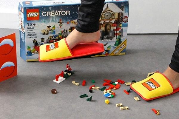 9. Lego'ya Basmanın Acısından Kurtaran Terlik