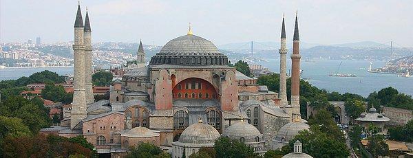 7. İstanbul'da görkemli yapı deyince aklımıza hemen Avrupa Yakası'ndan eserler gelir.