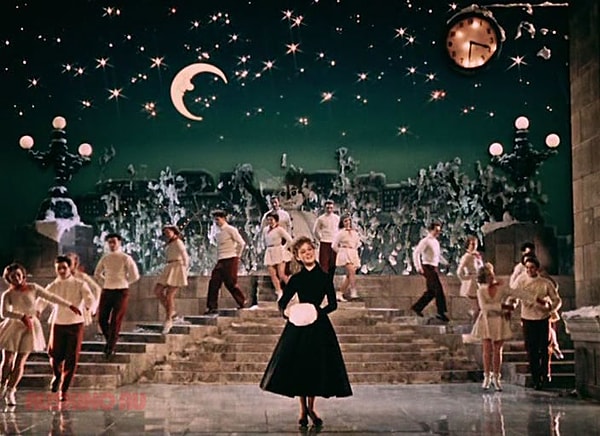 5. "Карнавальная ночь"