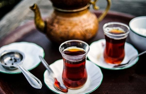 6. Çayın da demini almasıyla salona mısır ve çay kokusu hakim olur.