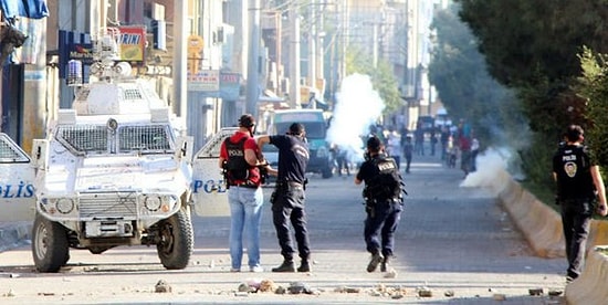 Mersin ve Diyarbakır'daki Sokağa Çıkma Yasağı Protestolarında 2 Çocuk Hayatını Kaybetti...