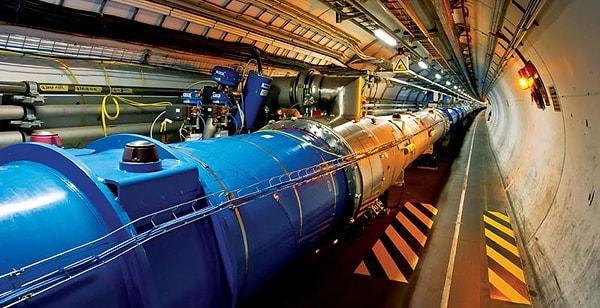 15. En yüksek ve en düşük sıcaklığın her ikisine de İsviçre'de Büyük Hadron Çarpıştırıcısı'nda erişilmiştir. (5,5 trilyon Kelvin ve 0 Kelvin)