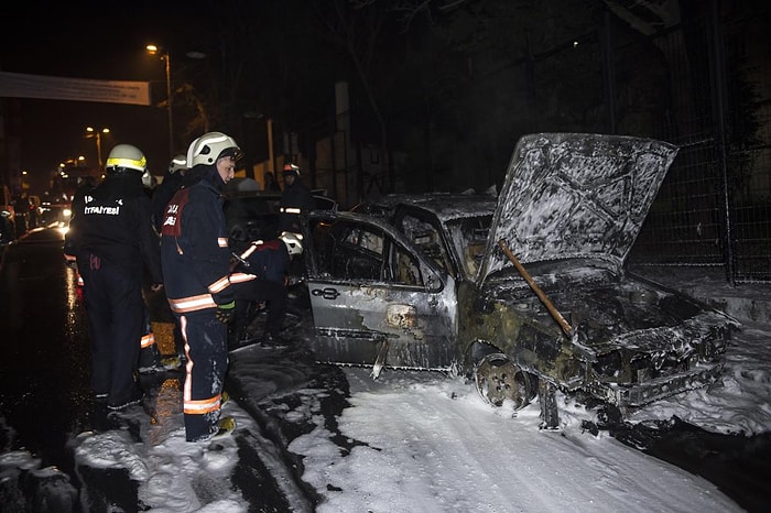 İstanbul'da 15 Araç Kundaklandı