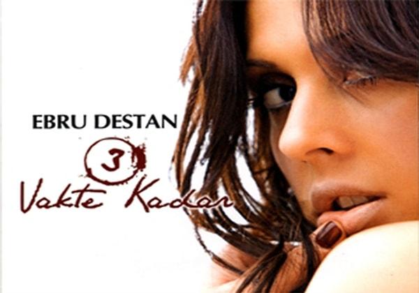 1. Ebru Destan müziğe adım attı ama kendisinin müzik kariyeri modellik kariyerine hiç benzemedi.