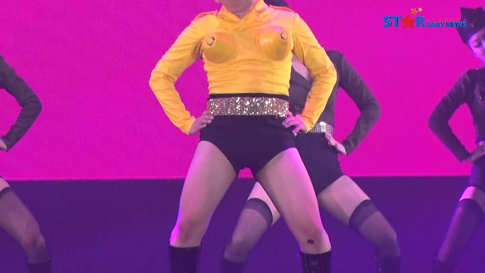 PSY'den Bir Garip Sahne Performansı: Göğsünde Fişek Yaktı!