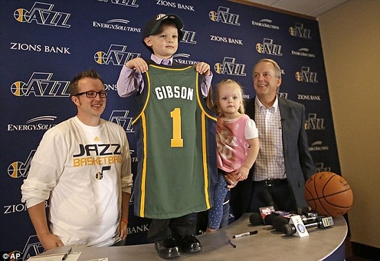 Utah Jazz Taraftarı Minik JP Gibson Kanseri Yendi